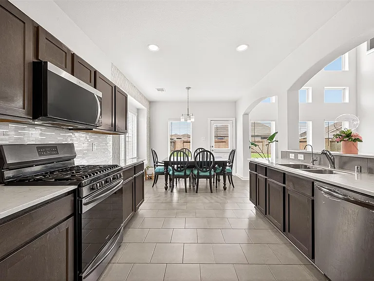6803 Alamitos Ct — Photo 10