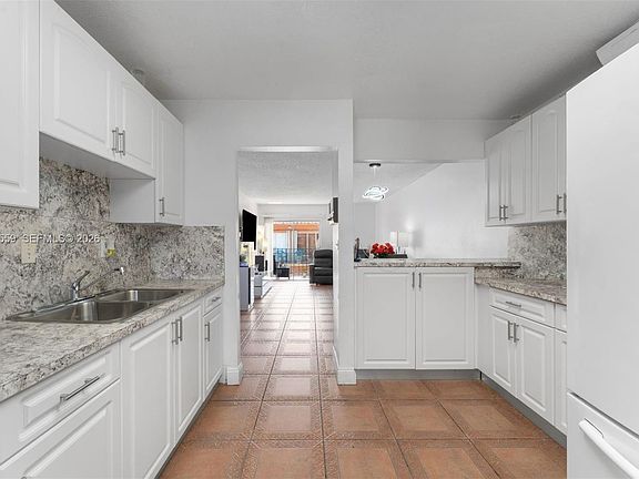 3rd image of 1950 W 54th St APT 406