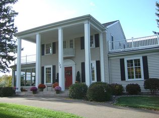 185 Gleason Lake Rd, Wayzata, MN 55391