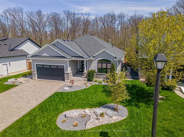 65 Deerfield Rd, Lambton Shores, ON N0M 1T0