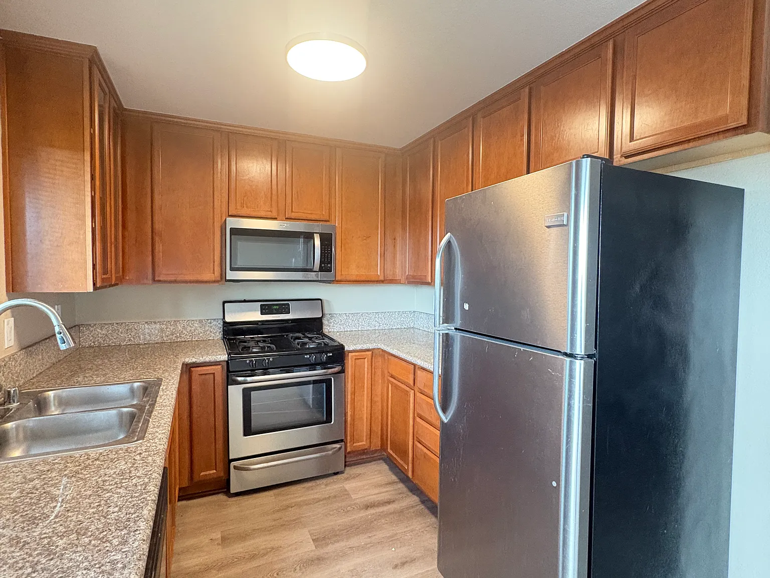 2 bed, 856 sqft, $2,800 — Photo 1