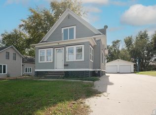 251 9th St SE, Sioux Center, IA 51250