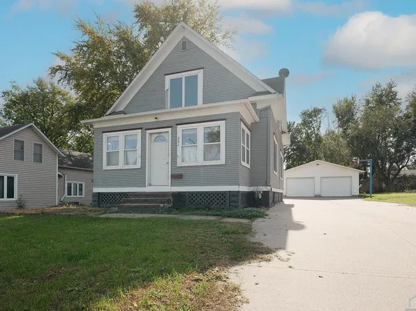251 9th St SE, Sioux Center, IA 51250
