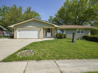 586 Oak St, Burlington, WI 53105