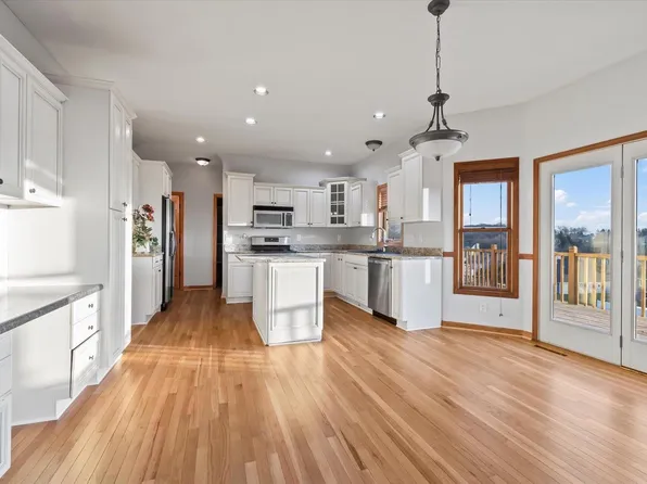 1928 Valley COURT, Grafton, WI 53024