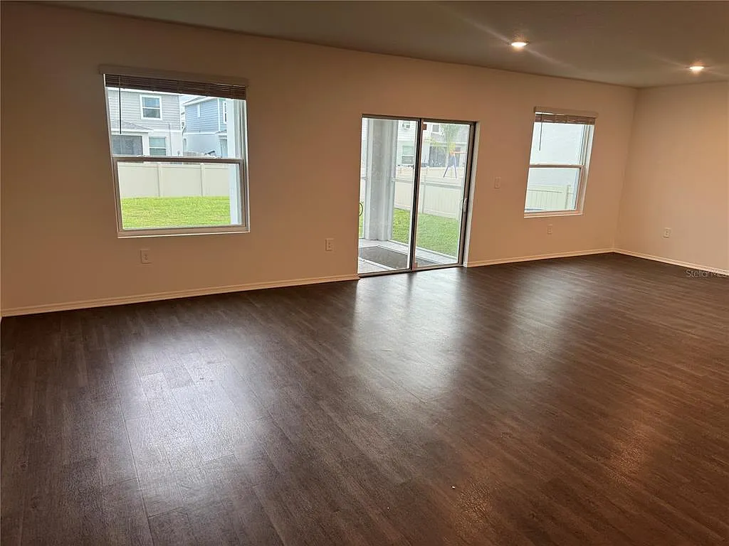 4 bed, 2.5 bath, 2252 sqft, $2,900 — Photo 4