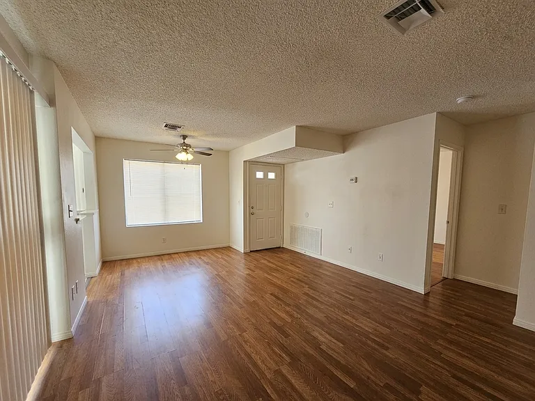 4805 Nara Vista Way — Photo 3