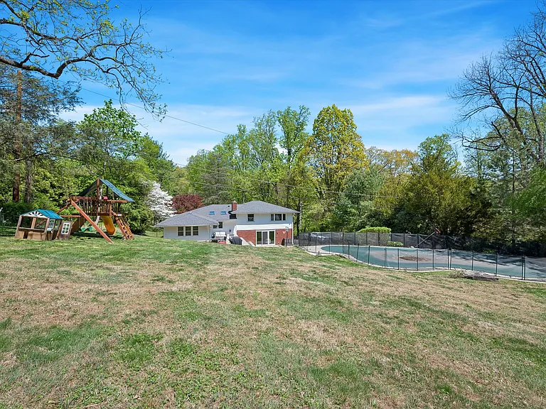 774 Robinhood Rd — Photo 21