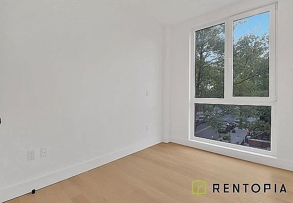 4th image of 420 Tompkins Ave #1H