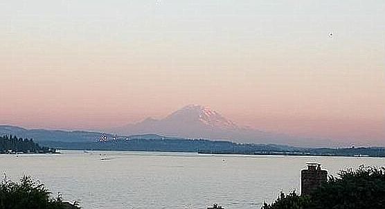 View of Lk WA & Mt Rainier