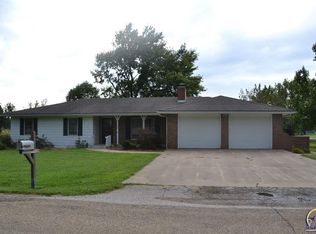 1005 N 14th St, Osage City, KS 66523