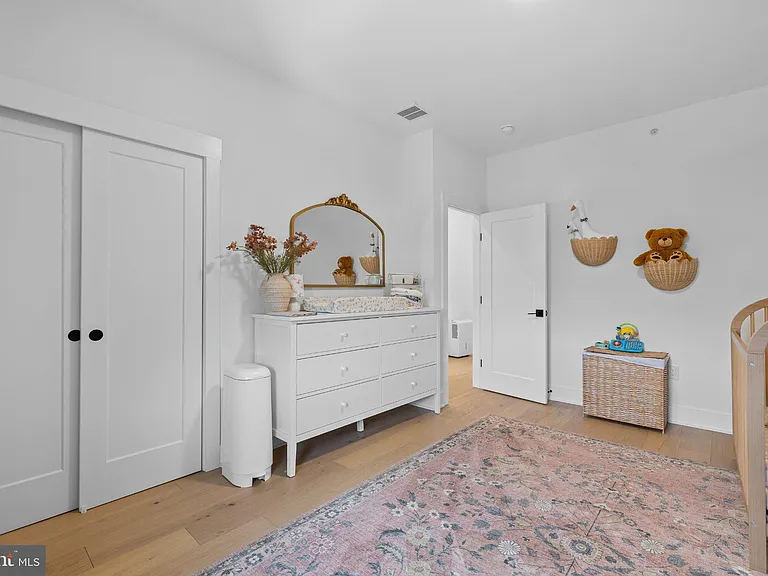 985 Henry Ave — Photo 23