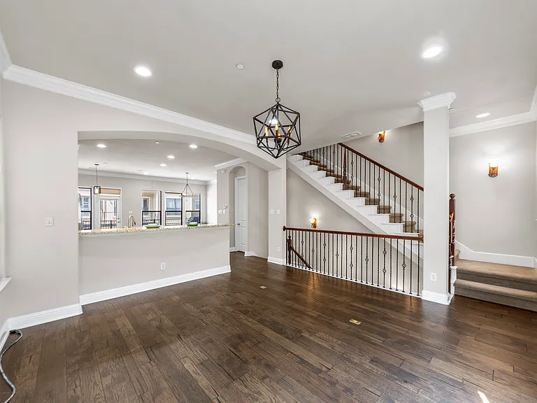 5709 Lois Ln — Photo 9