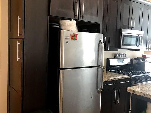 2nd image of 855 N Lasalle St #4S