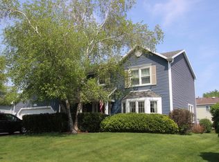 821 Redwood Dr, Cary, IL 60013