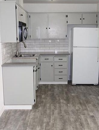4th image of 165 NW Connell Ave APT B
