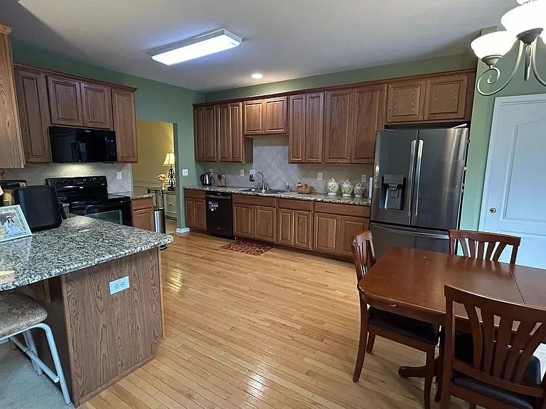 19 Wharton Dr — Photo 11