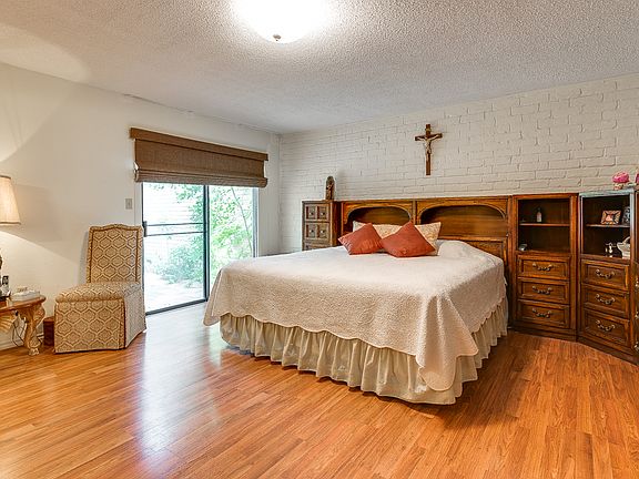 2nd image of 304 Uvalde Ave