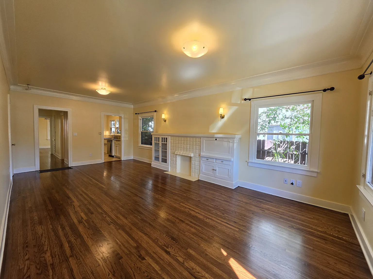 1 bed, 950 sqft, $2,350 — Photo 2