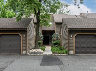 93 Heather Ct, Edison, NJ