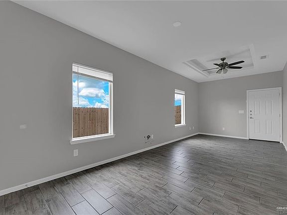3rd image of 448 E Acacia Ave