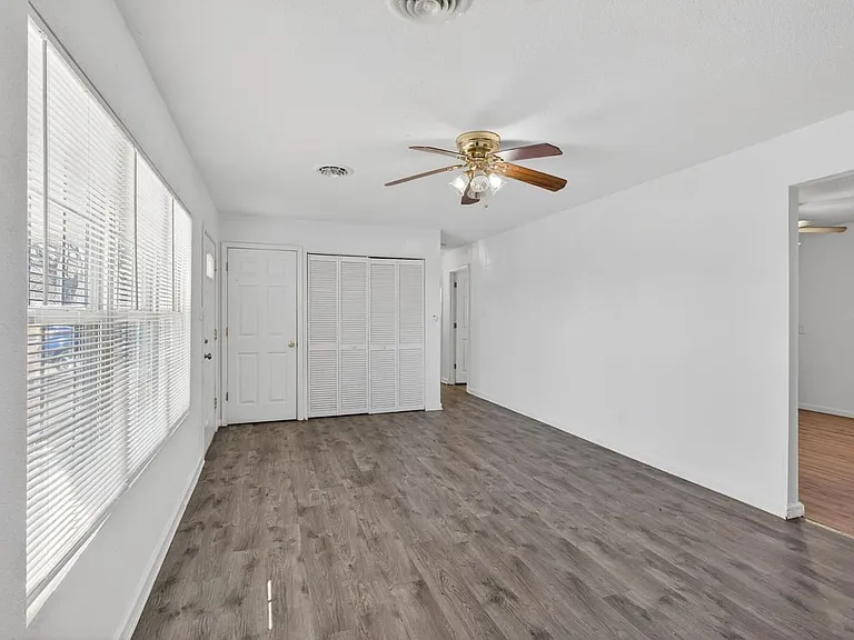 811 Saint Thomas Ln — Photo 21