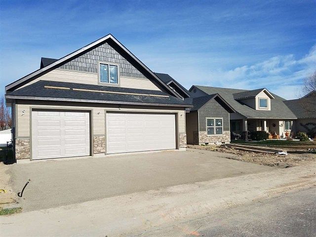 2nd image of 2615 Carriage Way
