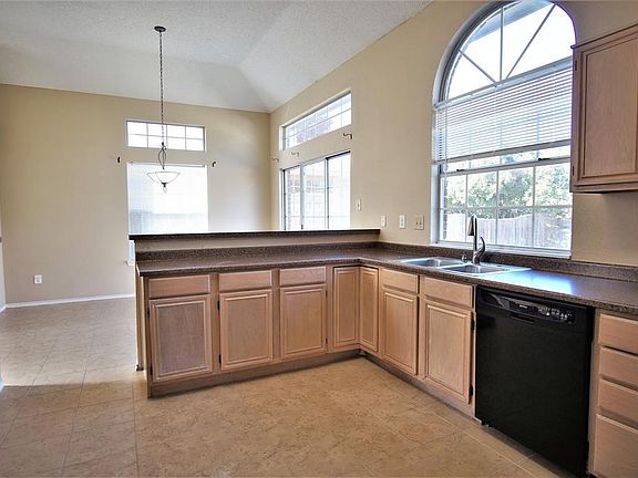 4th image of 10208 Burgundy Dr