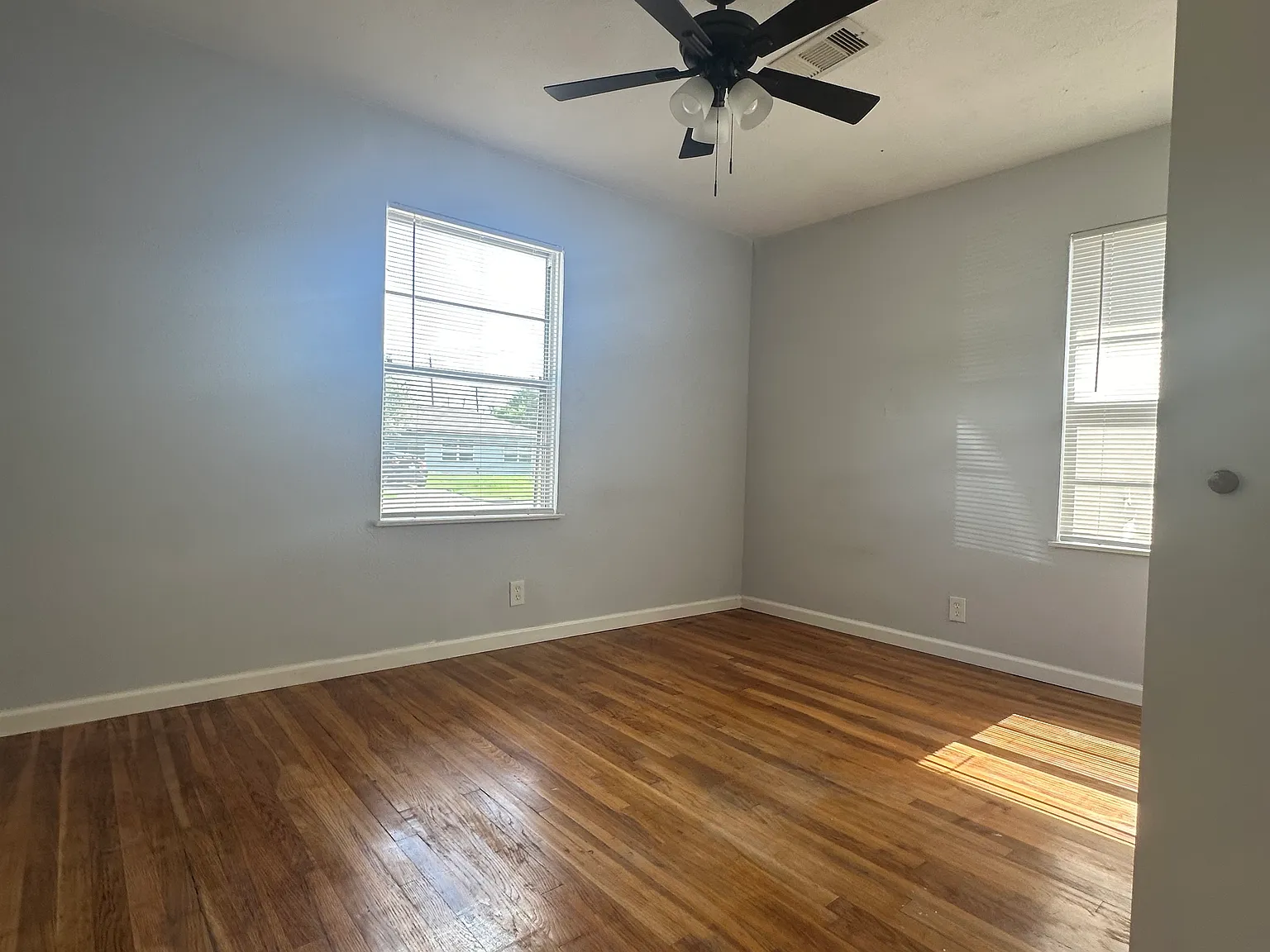 4 bed, 1304 sqft, $1,800 — Photo 2