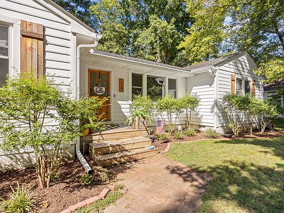 2nd image of 110 Park Cir