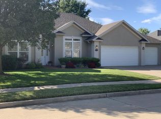 501 Silver Thorne Dr, Columbia, MO 65203