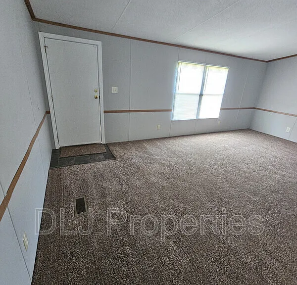 1376 Providence Rd — Photo 12