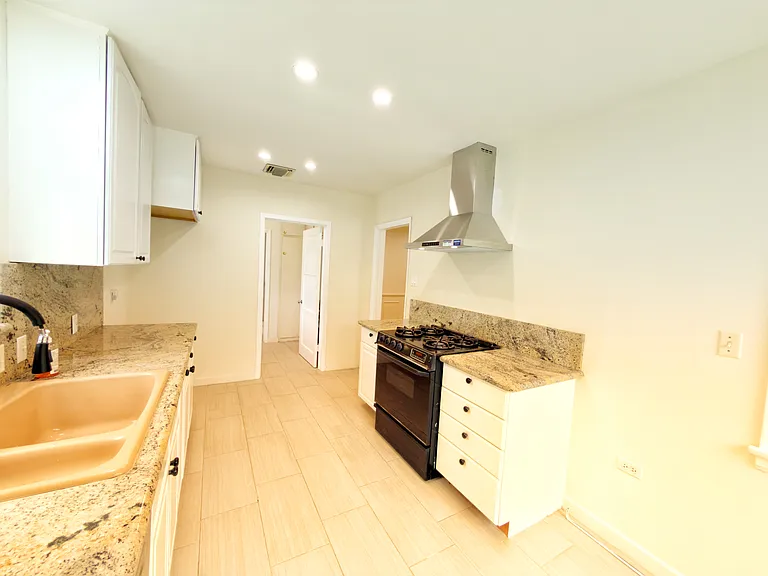 1470 Del Mar Ave — Photo 7