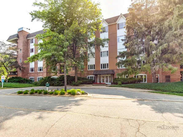 205 Rivershire Ln APT 410, Lincolnshire, IL 60069