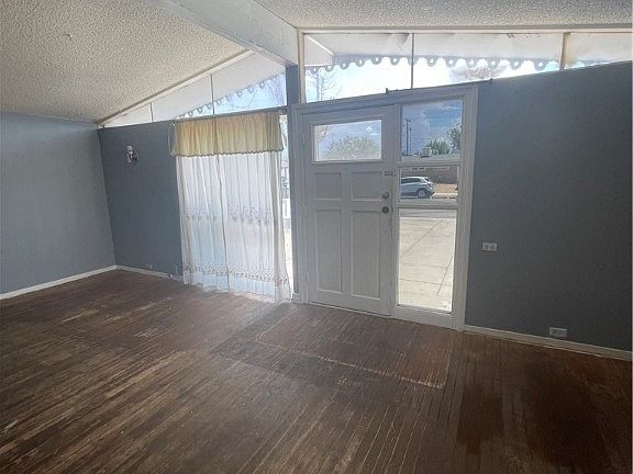 3rd image of 5816 Evergreen Ave