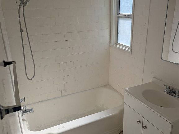3rd image of 1710 Oregon St APT B