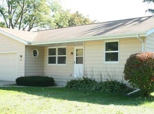 1916 E Memorial Dr, Janesville, WI 53545