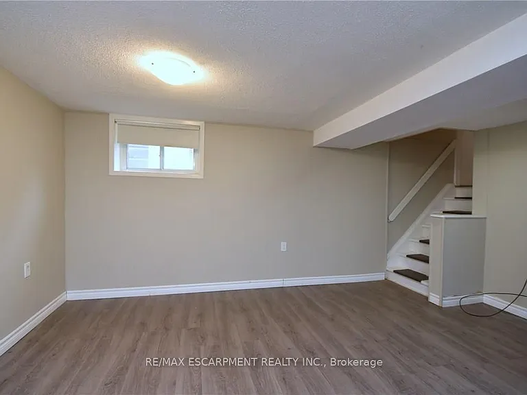 278 Huxley Ave S — Photo 18