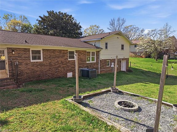 4th image of 343 Brawley Rd