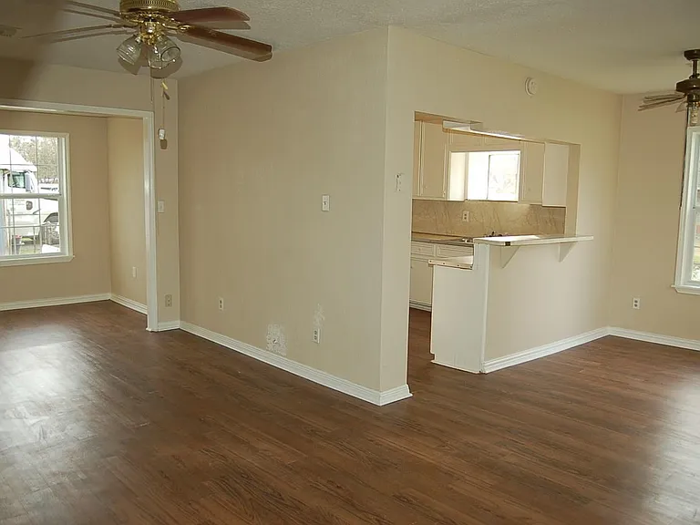 7304 Kinney St — Photo 10