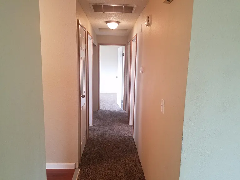 703 Chinook Ct — Photo 5