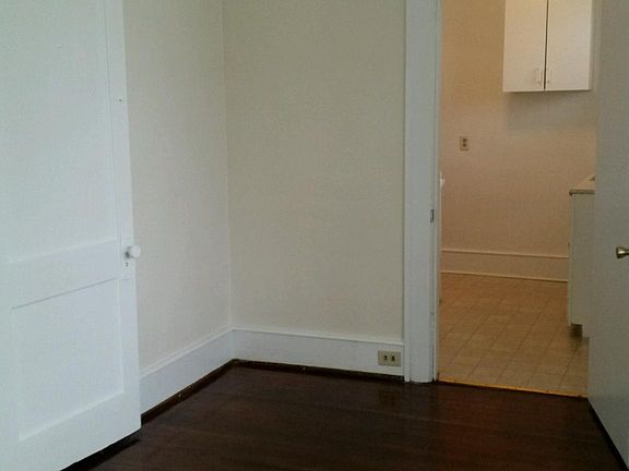 5th image of 902 Palm Ave NW
