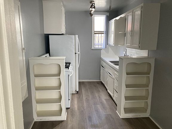 3rd image of 516 N Normandie Ave #2401