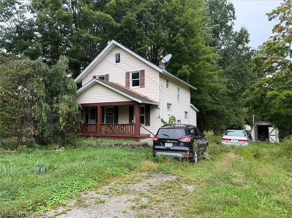 1033 Fairfield Rd, Alliance, OH 44601