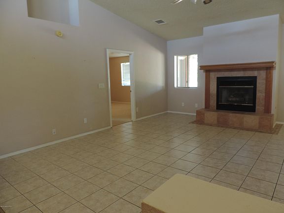 3rd image of 2606 Player Ave