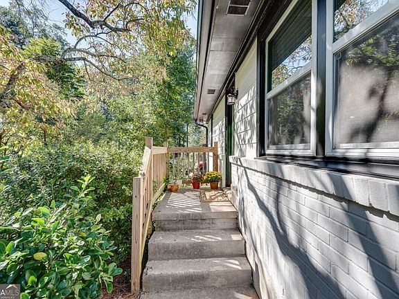 3rd image of 2994 Westbury Dr