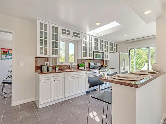 3rd image of 380 Clark Road