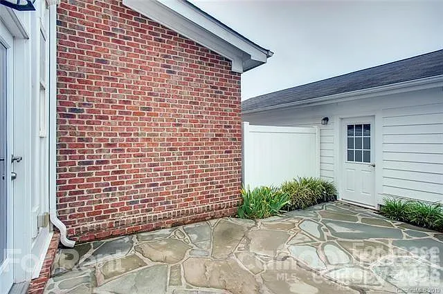 9806 Longstone Ln — Photo 24