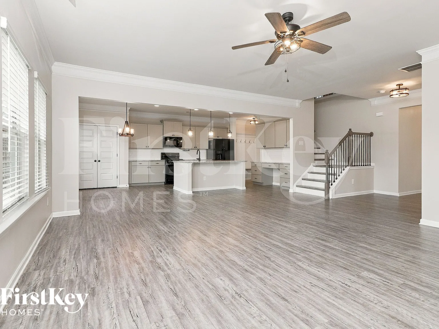 4 bed, 2.5 bath, 2572 sqft, $2,440 — Photo 4