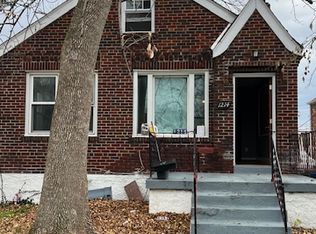 1214 Grant Dr, Saint Louis, MO 63132
